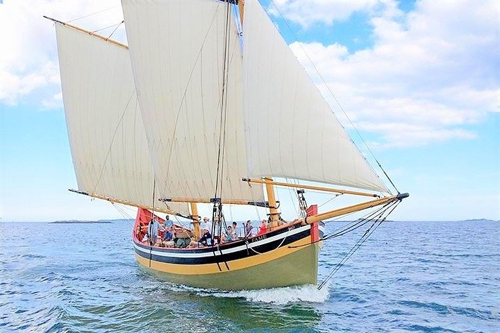 Schooner Fame Sailing Tour  - Photo 1 of 9